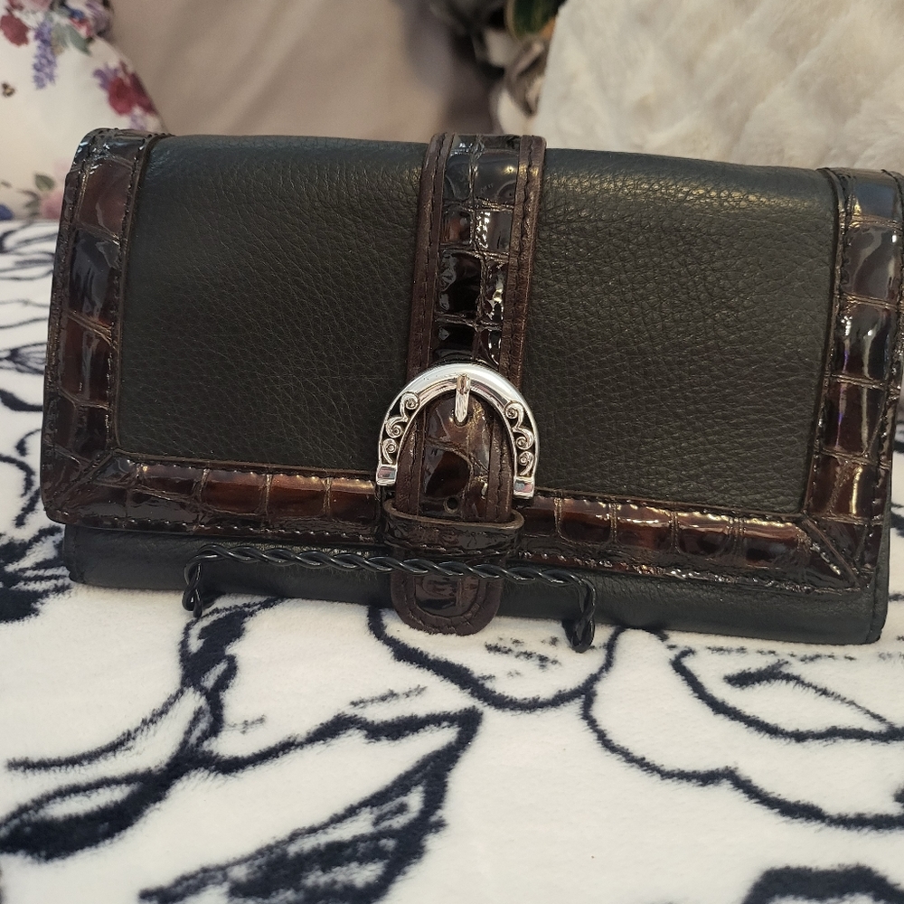 Brighton black w I th brown trim